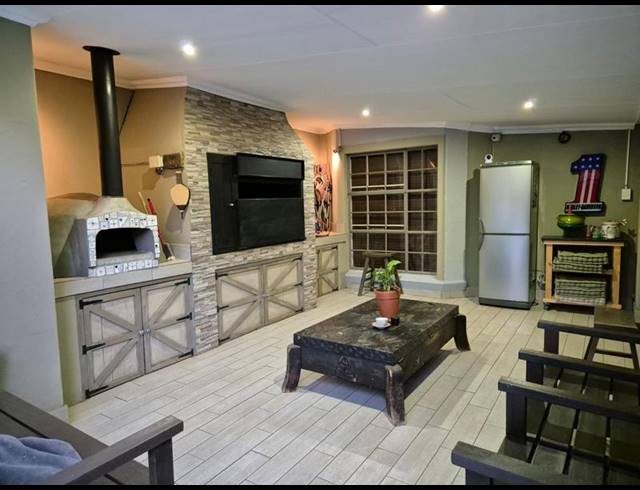 3 BEDROOM HOUSE FOR SALE IN MENLO PARK